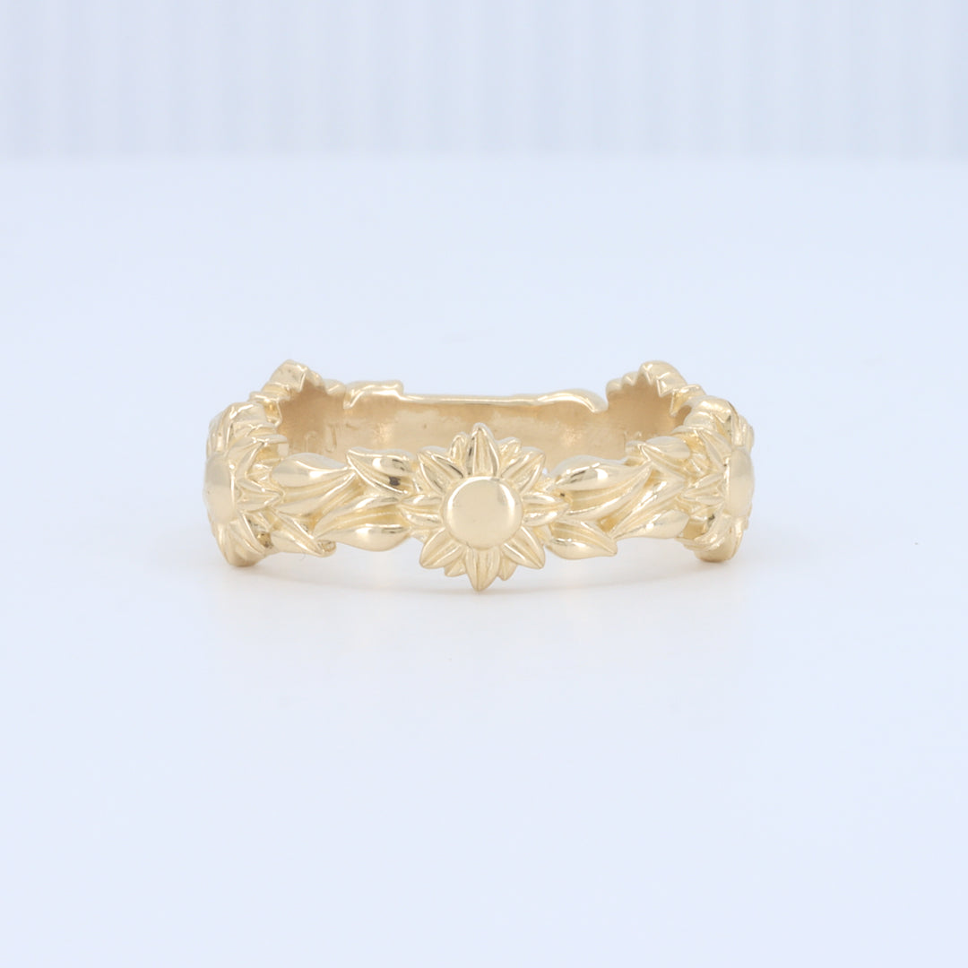 Sculpted Sunflower Vine Band in Yellow Gold