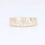 Load image into Gallery viewer, Gold band ring with sparkling white crystals for a stylish and elegant look. Perfect for any occasion.