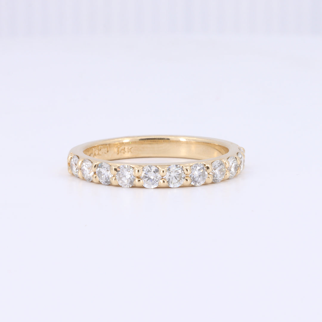 Shared-Prong Diamond Wedding Band in Yellow Gold - 0.80cttw