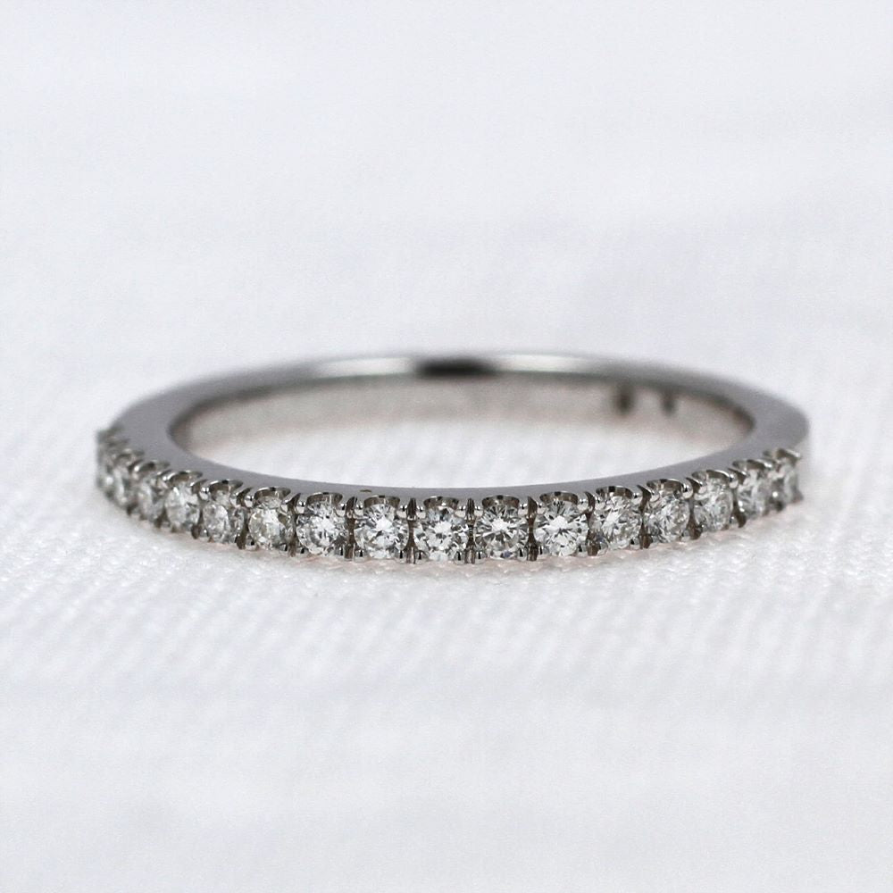 Diamond Band in White Gold - 0.25cttw