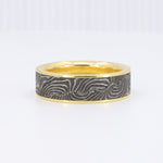 Load image into Gallery viewer, Gold and black damascus steel ring with a wavy pattern, modern design for men or women.