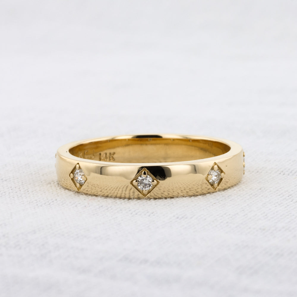Square Set Diamond Band in Yellow Gold - 3mm
