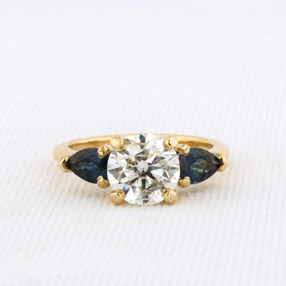 Delphine Ring with Diamond Center and Sapphire Pears in Yellow Gold