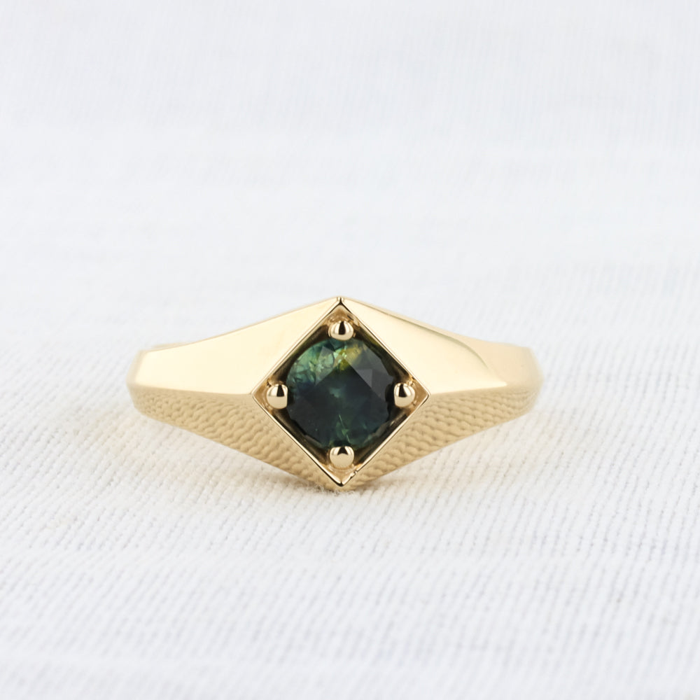 Kukri Montana Sapphire Ring in Yellow Gold