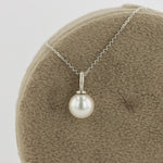 Load image into Gallery viewer, Pearl Solitaire Necklace in White Gold
