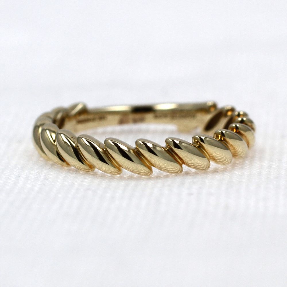 Tilted Leaf Ring in Yellow Gold