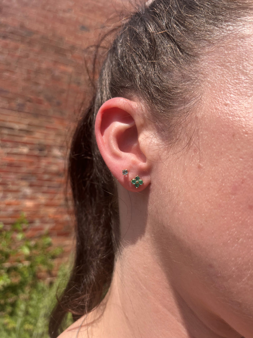 Emerald Clover Stud Earrings in Yellow Gold