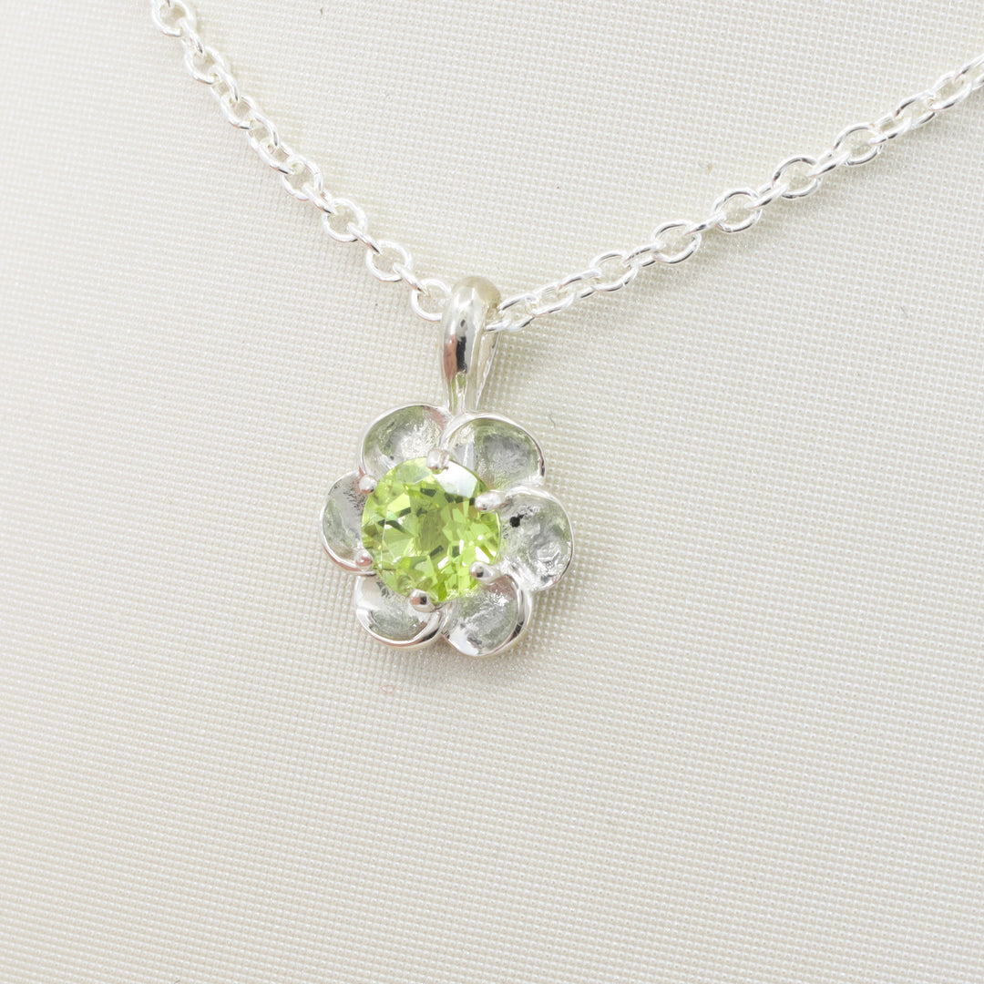 Peridot Flower Pendant, 0.51ct in Sterling Silver, 18 inch Chain