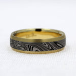 Load image into Gallery viewer, Kona Pattern Damascus Steel Band with Yellow Gold Sleeve
