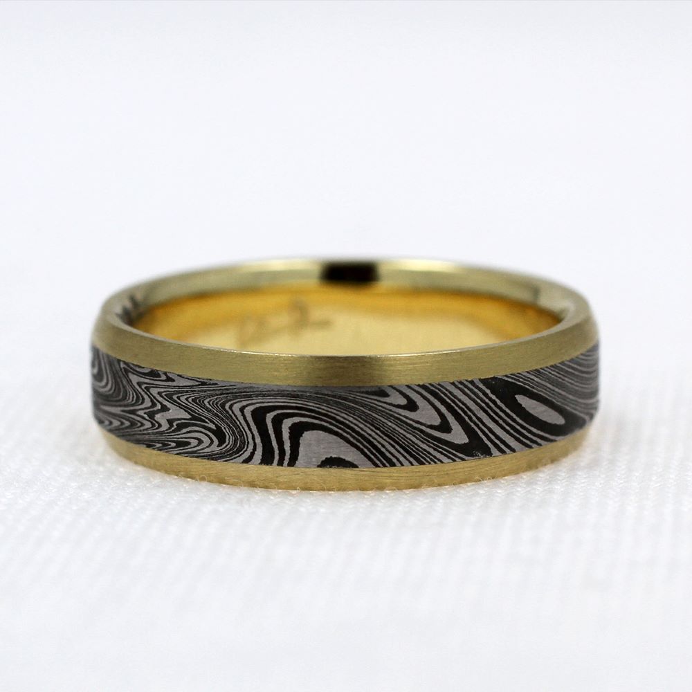 Kona Pattern Damascus Steel Band with Yellow Gold Sleeve