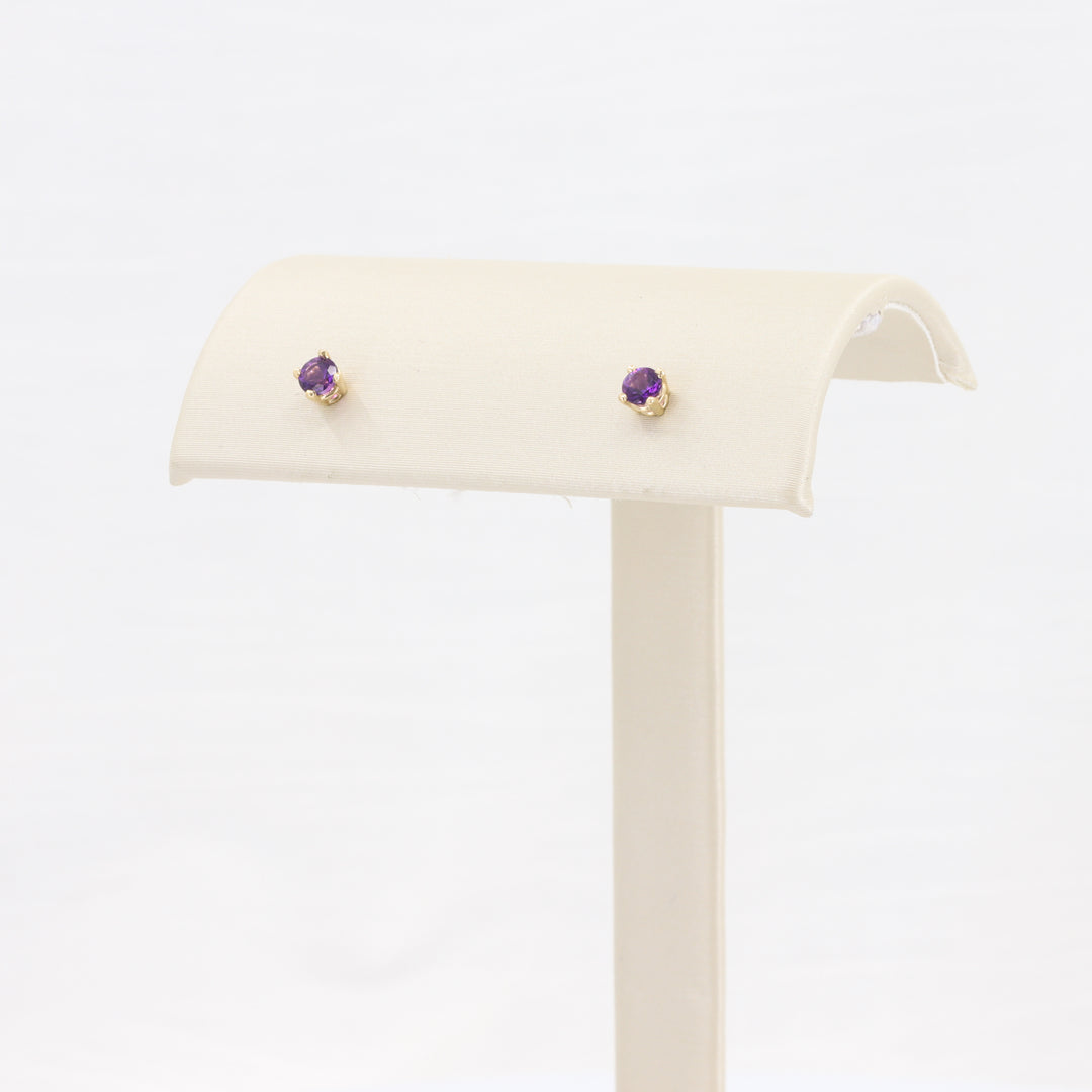 Amethyst stud earrings in 10K yellow gold, 0.20cttw, pair