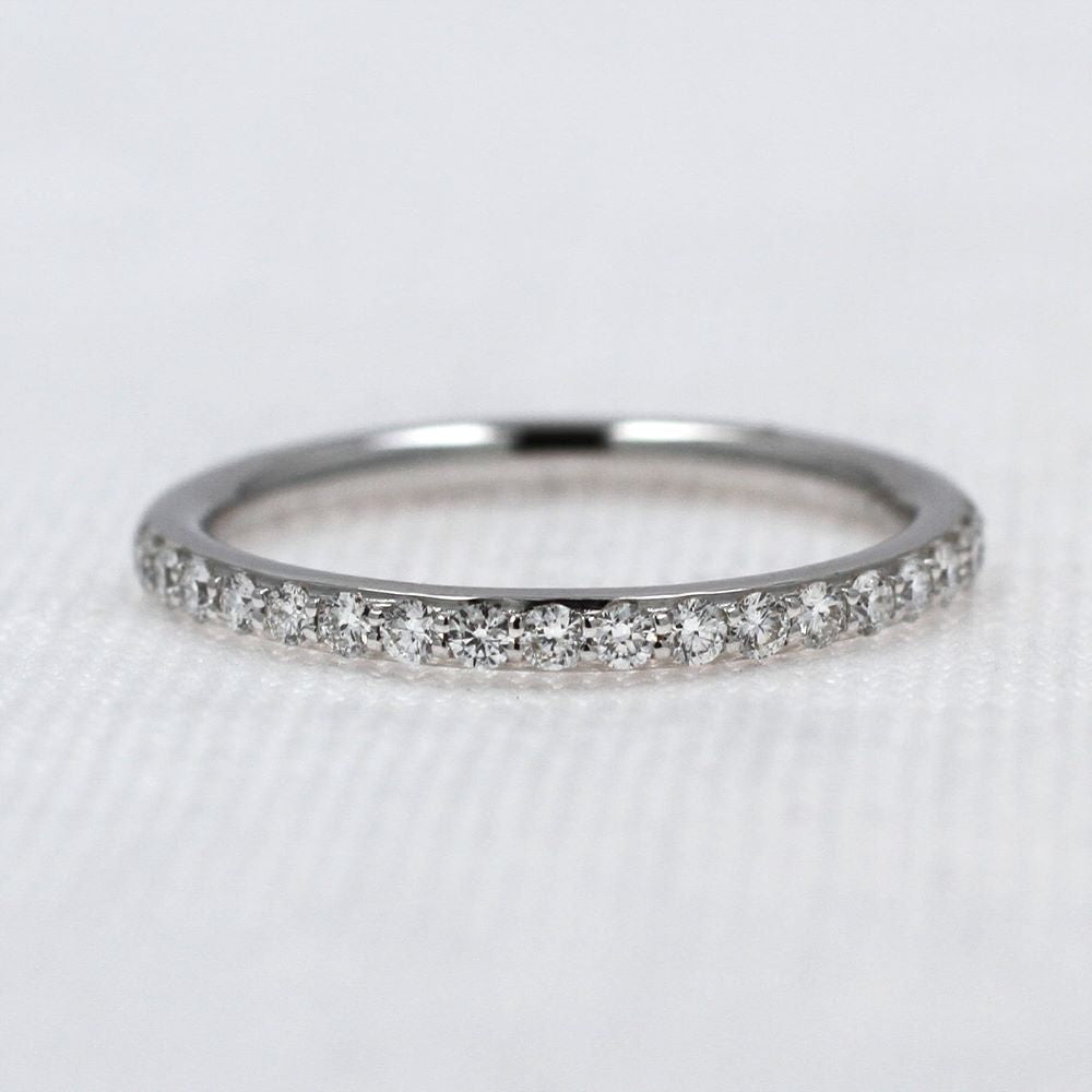 Shared-Prong Diamond Band in White Gold - 0.27cttw