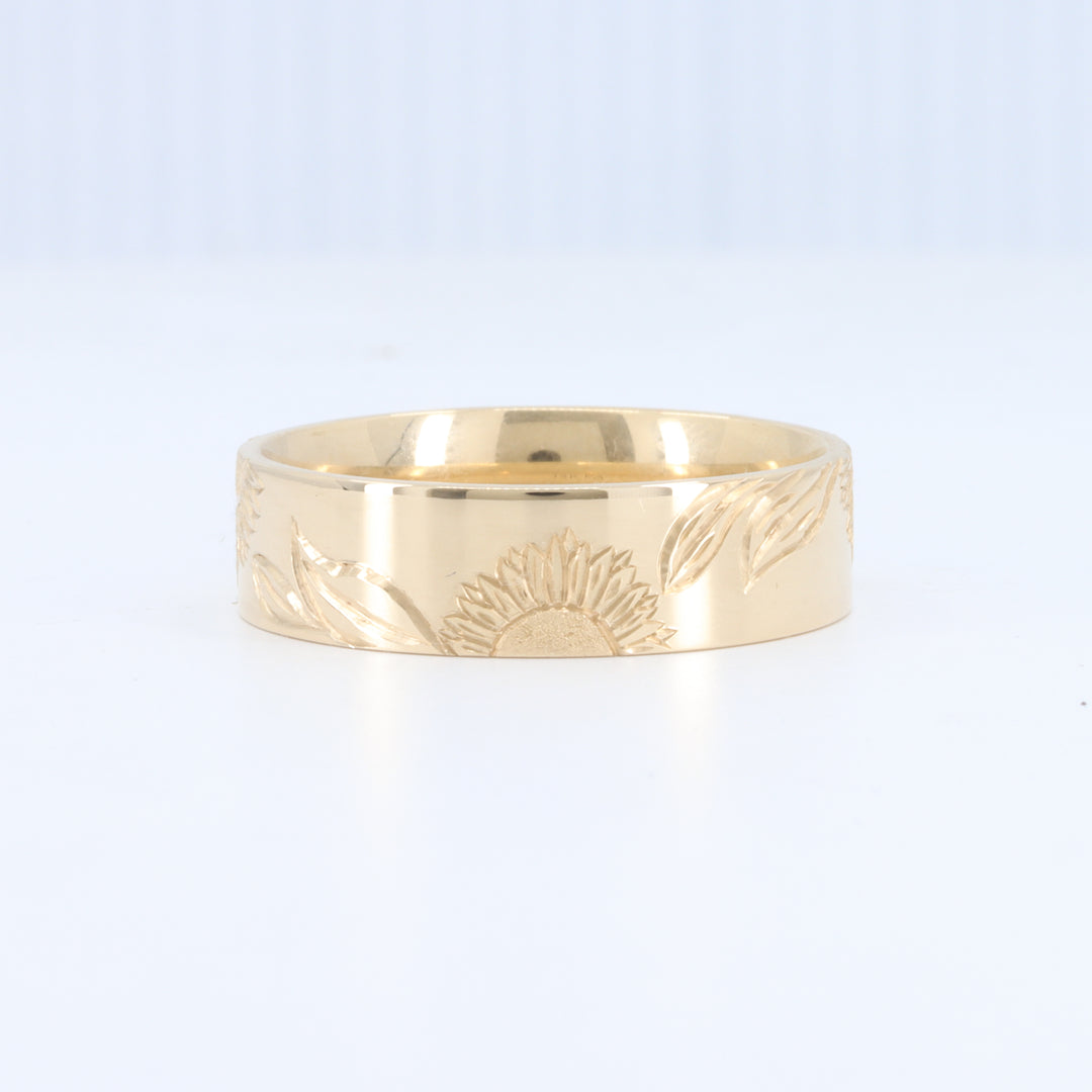 Sunflower Engraved 6mm Band in Yellow Gold