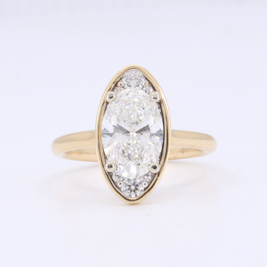 "Moval" Diamond Engagment Ring in Yellow Gold wth Lab-Grown Center