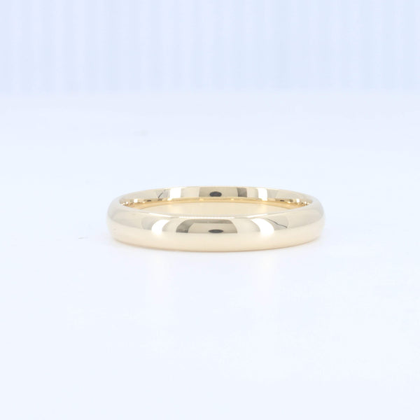 Sleek, polished yellow gold band ring, minimalistic style, perfect for weddings or everyday wear.