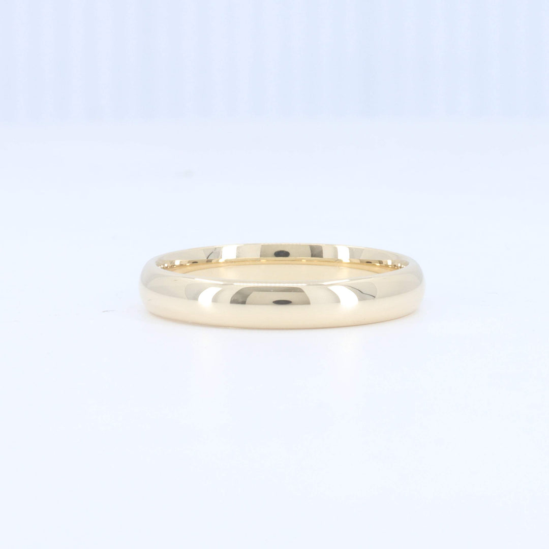 Sleek, polished yellow gold band ring, minimalistic style, perfect for weddings or everyday wear.