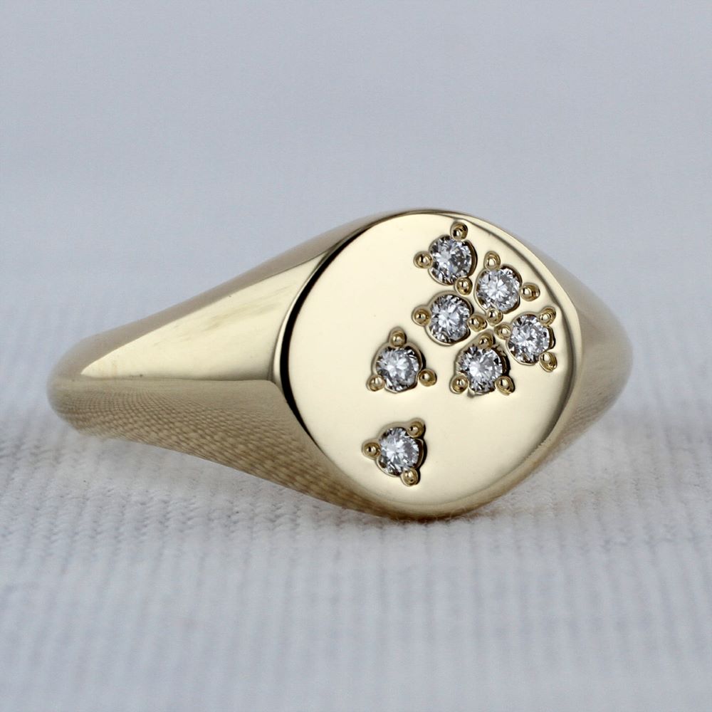 Scattered Diamond Ring in Yellow Gold with Diamonds