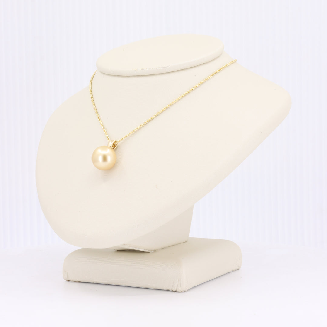 Golden South Sea Pearl Pendant in Yellow Gold w/18" Chain