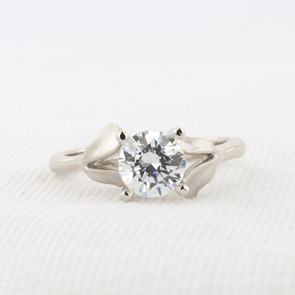 Hermes Solitaire Ring in White Gold